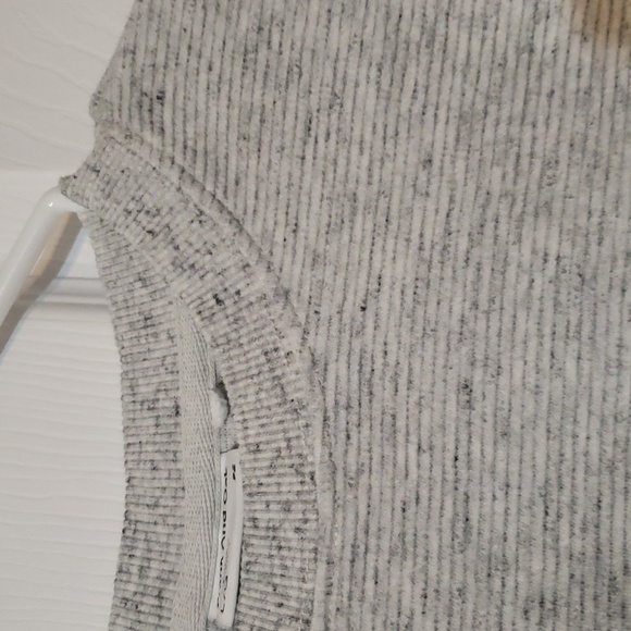 Frank & Oak The Textured Sweatshirt in Grey - Picture 4 of 8